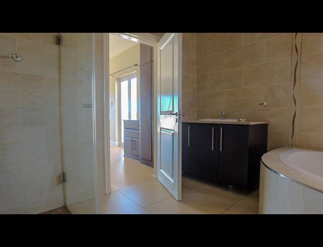 4 BEDROOM APARTMENT FOR SALE IN LA LUCIA